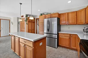 6825 Bluff Point Dr, Madison, WI 53718 - Photo 6