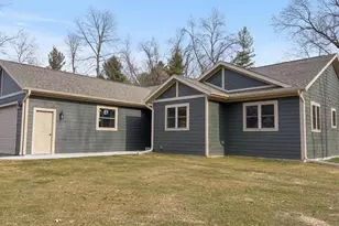 1618 Michigan Ave, Wisconsin Dells, WI 53965 - Photo 6