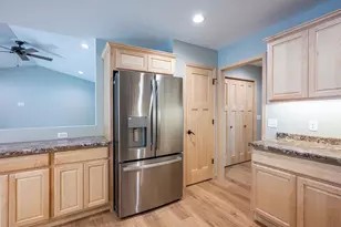 1618 Michigan Ave, Wisconsin Dells, WI 53965 - Photo 14