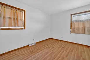 3160 S 95th St, Milwaukee, WI 53227 - Photo 18