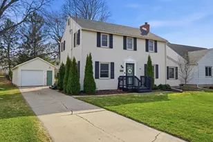 209 Oak St, Sun Prairie, WI 53590 - Photo 2