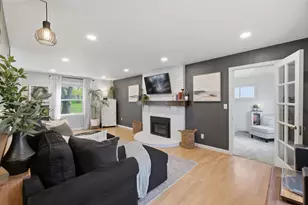 209 Oak St, Sun Prairie, WI 53590 - Photo 4