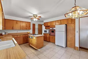 609 Greenfield Ave, Beaver Dam, WI 53916 - Photo 10