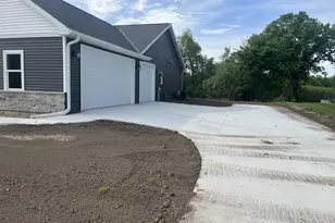 190 Deer Run Dr, Fall River, WI 53932 - Photo 4