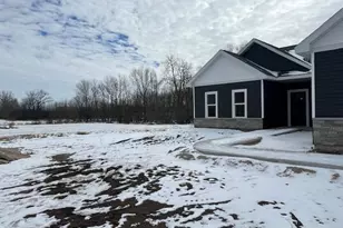 190 Deer Run Dr, Fall River, WI 53932 - Photo 4