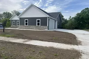 190 Deer Run Dr, Fall River, WI 53932 - Photo 2