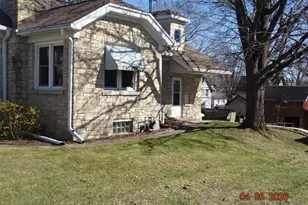 626 W Pleasant St, Portage, WI 53901 - Photo 2