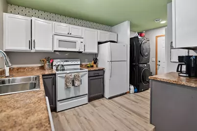 218 S Musket Ridge Drive #6, Sun Prairie, WI 53590 - Photo 2