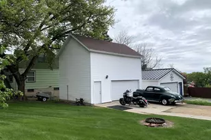 656 W James St, Columbus, WI 53925 - Photo 12