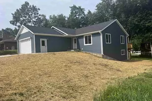 567 Ridge St, Reedsburg, WI 53959 - Photo 2