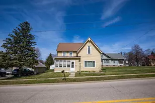 705 Fountain St, Mineral Point, WI 53565 - Photo 2