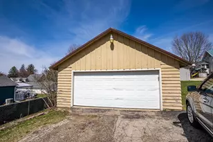 705 Fountain St, Mineral Point, WI 53565 - Photo 10