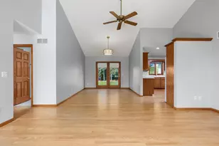 565 Oakwood Dr, Oregon, WI 53575 - Photo 10