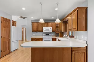 565 Oakwood Dr, Oregon, WI 53575 - Photo 14