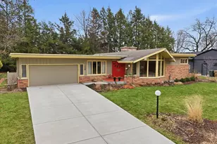 729 Dearholt Rd, Madison, WI 53711 - Photo 4