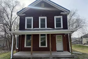 566 N Chestnut St, Richland Center, WI 53581 - Photo 2