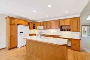 649 Springbrook Cir, DeForest, WI 53532 - Photo 10