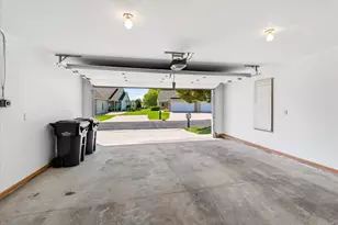 649 Springbrook Cir, DeForest, WI 53532 - Photo 42