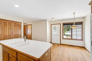 649 Springbrook Cir, DeForest, WI 53532 - Photo 16