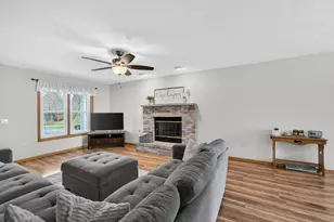 3202 Dorchester Way, Madison, WI 53719 - Photo 8