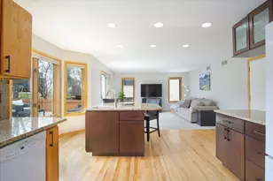 7301 Southern Oak Pl, Madison, WI 53719 - Photo 8