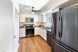 117 S Pontiac Dr, Janesville, WI 53545 - Photo 4