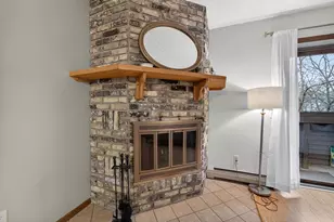 14 Maple Wood Ln, Madison, WI 53704 - Photo 6