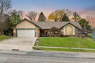 224 Deer Ridge Dr, West Bend, WI 53095 - Photo 4