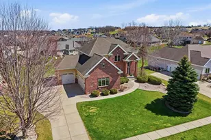 656 Rinpoche Ln, Oregon, WI 53575 - Photo 6