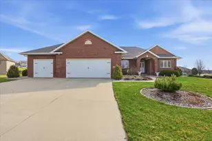 3034 Saddle Brooke Trail, Sun Prairie, WI 53590 - Photo 2