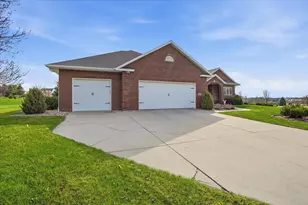 3034 Saddle Brooke Trail, Sun Prairie, WI 53590 - Photo 4