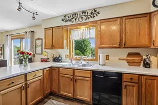 422 Oakwood Dr, Oregon, WI 53575 - Photo 12