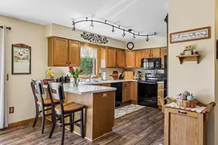 422 Oakwood Dr, Oregon, WI 53575 - Photo 10