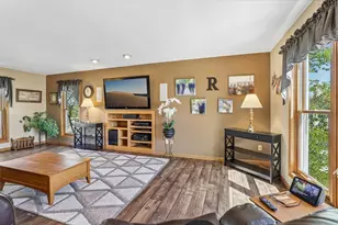 422 Oakwood Dr, Oregon, WI 53575 - Photo 4
