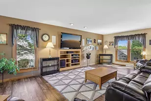 422 Oakwood Dr, Oregon, WI 53575 - Photo 6