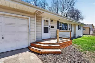 5 S Lexington Dr, Janesville, WI 53545 - Photo 2