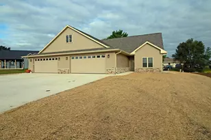 539 Spring St, Spring Green, WI 53588 - Photo 2