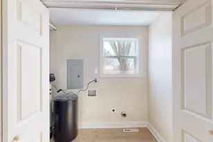 1222 S 7th St, Prairie Du Chien, WI 53821 - Photo 8