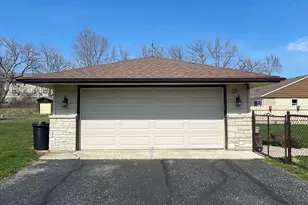 W240N6291 Maple Ave, Sussex, WI 53089 - Photo 6