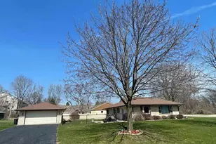 W240N6291 Maple Ave, Sussex, WI 53089 - Photo 4