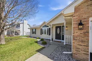 1510 N Wuthering Hills Dr, Janesville, WI 53546 - Photo 4