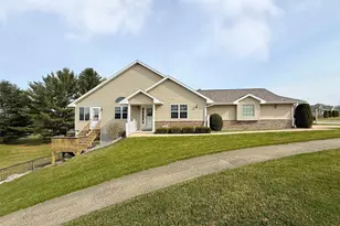 128 Summit Ct, Columbus, WI 53925 - Photo 1