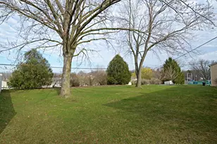 937 Hillside Dr, Jefferson, WI 53549 - Photo 2