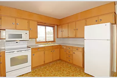 937 Hillside Drive, Jefferson, WI 53549 - Photo 8