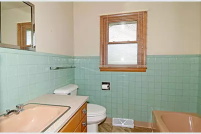 937 Hillside Drive, Jefferson, WI 53549 - Photo 22