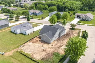 336 Sandmar Dr, Ripon, WI 54971 - Photo 4