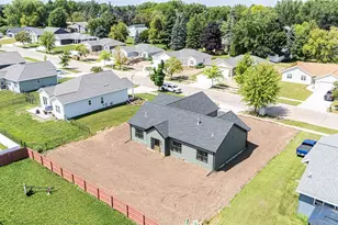 425 Village Ln, Ripon, WI 54971 - Photo 4
