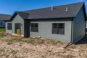 425 Village Ln, Ripon, WI 54971 - Photo 6