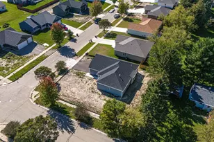 442 Village Ln, Ripon, WI 54971 - Photo 4