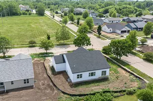 504 Village Ln, Ripon, WI 54971 - Photo 4